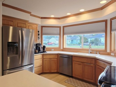 Welcome home to this 3 bedroom, 2 bath 1726 sq. ft. house - photo 10