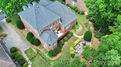 Discover refined living in this elegant full brick home on 3rd - photo 42