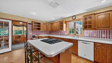 Welcome home to this beautifully maintained 3-bedroom home - photo 13