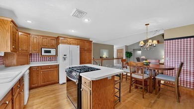 Welcome home to this beautifully maintained 3-bedroom home - photo 16