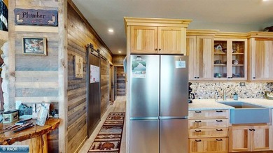 Experience sweeping 180-degree views of Crane Lake from - photo 18