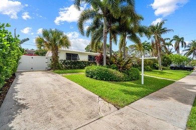 Beautifully updated 4/2 pool home in North Palm Beach. New metal - photo 2