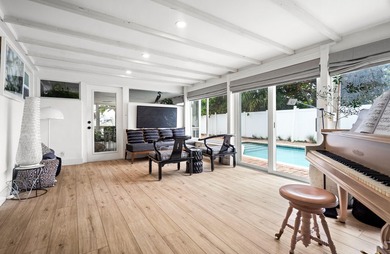Beautifully updated 4/2 pool home in North Palm Beach. New metal - photo 10