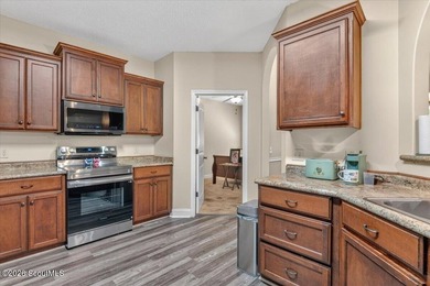 Don't miss this beautifully maintained, move-in ready home - photo 6