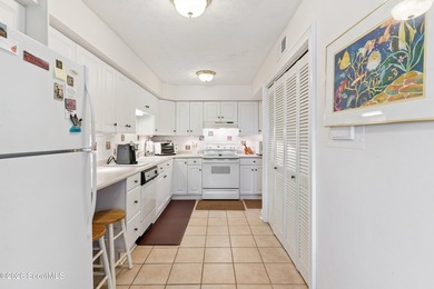 Nestled in the heart of St. Simons Island's sought-after South - photo 4