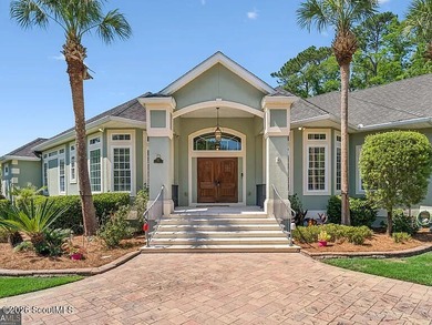 Immaculate and beautifully appointed, this luxury residence - photo 2