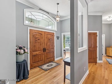 Immaculate and beautifully appointed, this luxury residence - photo 9