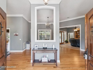Immaculate and beautifully appointed, this luxury residence - photo 10