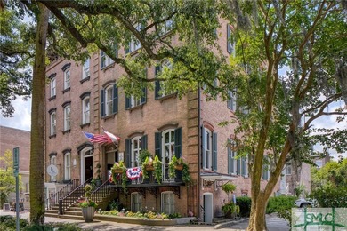 This classic Savannah gray brick townhome, located in the heart - photo 1