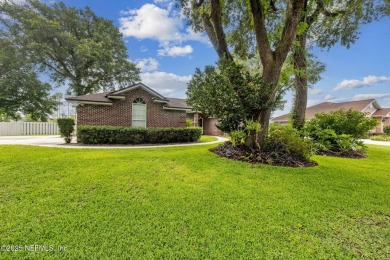 Lake Home ActiveUnderContr in Jacksonville, Florida