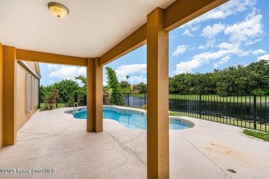 Stunning Pool Home with Beautiful Finishes! This gorgeous home - photo 22