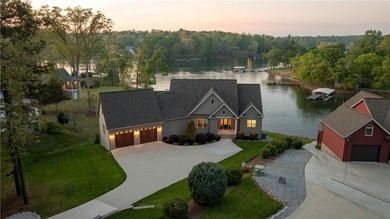 Waterfront living at its finest on Lake Secession. A 2018 - photo 3