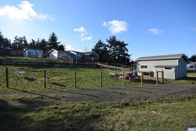 Beautiful & bright home with extensive upgrades & vaulted - photo 3