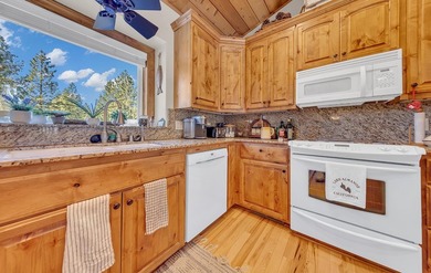 Stunning Lake Almanor West Home with Exceptional Features - photo 8