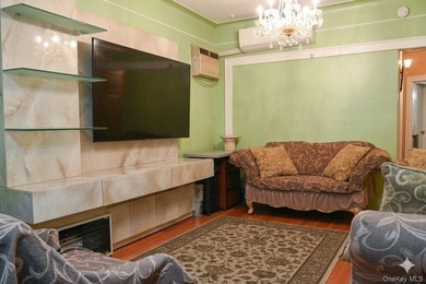 MOVE RIGHT INTO THIS WELL MAINTAINED 2 FAMILY SEMI-ATTACHED HOME - photo 11