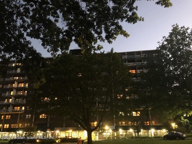 Discover this beautifully updated 2 bedroom, 2 bathroom with a - photo 1
