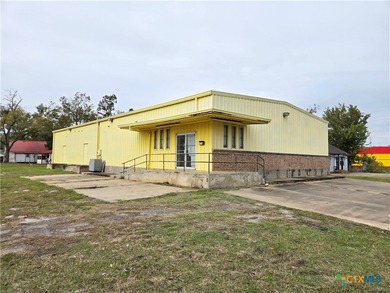 1616 Ave F, Bay City, TX 77414 is a prime commercial-use