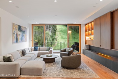 Set directly on the Deer Hollow ski run in Deer Valley's coveted