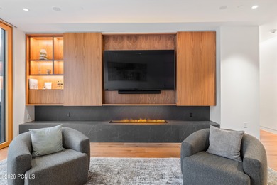 Set directly on the Deer Hollow ski run in Deer Valley's coveted