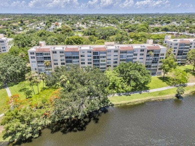 Lake Condo For Sale in Delray Beach, Florida