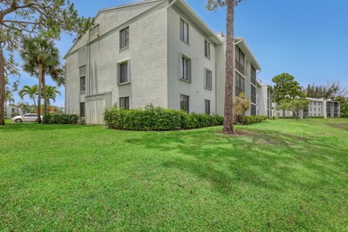 Beautifully upgraded corner unit with stunning lake views from - photo 26