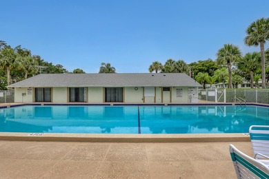 Beautifully upgraded corner unit with stunning lake views from - photo 30