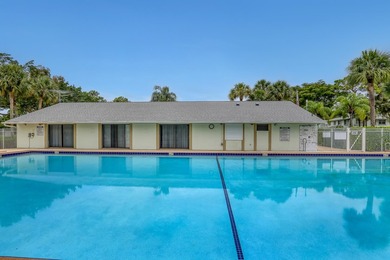 Beautifully upgraded corner unit with stunning lake views from - photo 31
