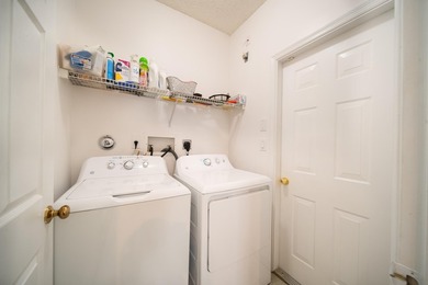DON'T DELAY, BUY TODAY! This upgraded 4-bedroom, 2.5-bathroom - photo 31