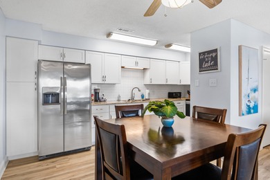 Gorgeous ground level 2 bedroom condo with NEW FLOORING and a - photo 10