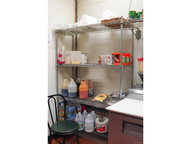 D'Melting Pot is a fully equipped, turnkey restaurant located in - photo 18