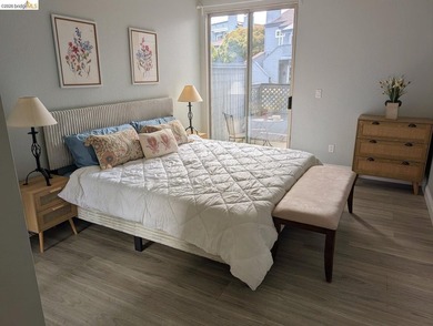 Awesome waterfront 1st floor newly Renovated Condo with a sunny - photo 12