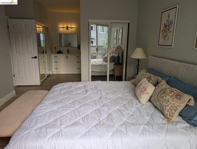 Awesome waterfront 1st floor newly Renovated Condo with a sunny - photo 13