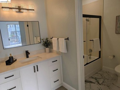 Awesome waterfront 1st floor newly Renovated Condo with a sunny - photo 14