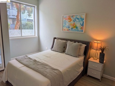 Awesome waterfront 1st floor newly Renovated Condo with a sunny - photo 18