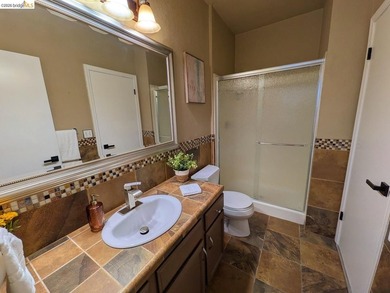 Awesome waterfront 1st floor newly Renovated Condo with a sunny - photo 21