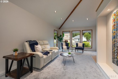 Such a beautifully maintained 5-bedroom, 3.5-bath home with a - photo 5