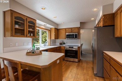 Such a beautifully maintained 5-bedroom, 3.5-bath home with a - photo 9