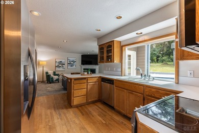Such a beautifully maintained 5-bedroom, 3.5-bath home with a - photo 10