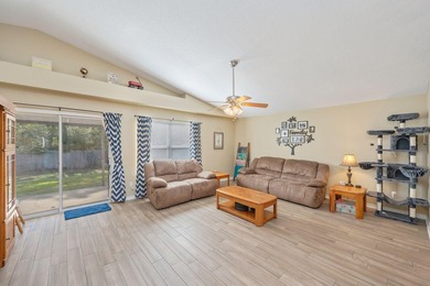 Welcome to this well-maintained home in Gulf Breeze! Major - photo 2