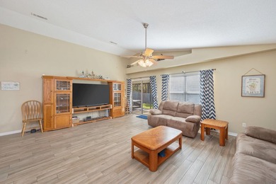 Welcome to this well-maintained home in Gulf Breeze! Major - photo 3