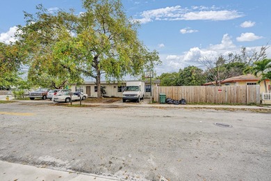 Investor Alert- Oakland Park Duplex! TWO 2 BR/1BA units, rented - photo 2