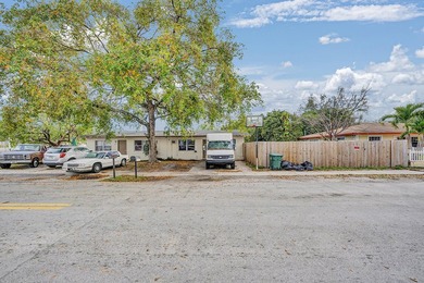 Investor Alert- Oakland Park Duplex! TWO 2 BR/1BA units, rented - photo 5