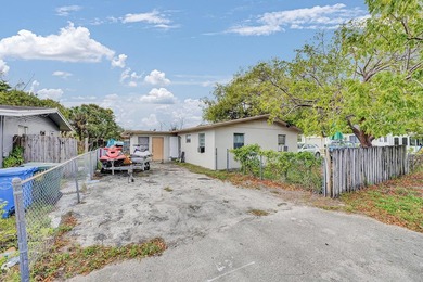 Investor Alert- Oakland Park Duplex! TWO 2 BR/1BA units, rented - photo 6
