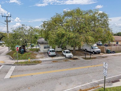 Investor Alert- Oakland Park Duplex! TWO 2 BR/1BA units, rented - photo 10