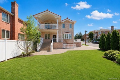 A rare opportunity to own a CORNER sophisticated home that - photo 1