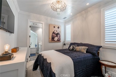 Nestled in the heart of Balboa Island, 217 Coral Avenue invites - photo 17