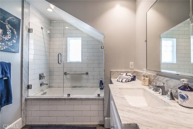 Nestled in the heart of Balboa Island, 217 Coral Avenue invites - photo 18