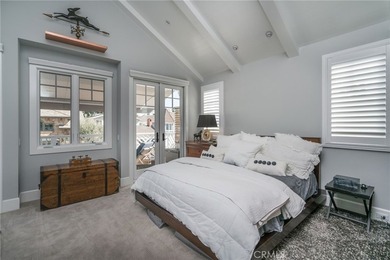 Nestled in the heart of Balboa Island, 217 Coral Avenue invites - photo 23
