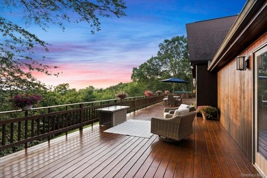 Enjoy Sunsets Galore from This Private Retreat with an Expansive - photo 5