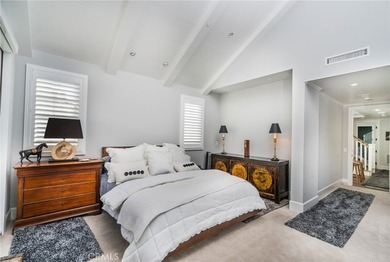 Nestled in the heart of Balboa Island, 217 Coral Avenue invites - photo 25